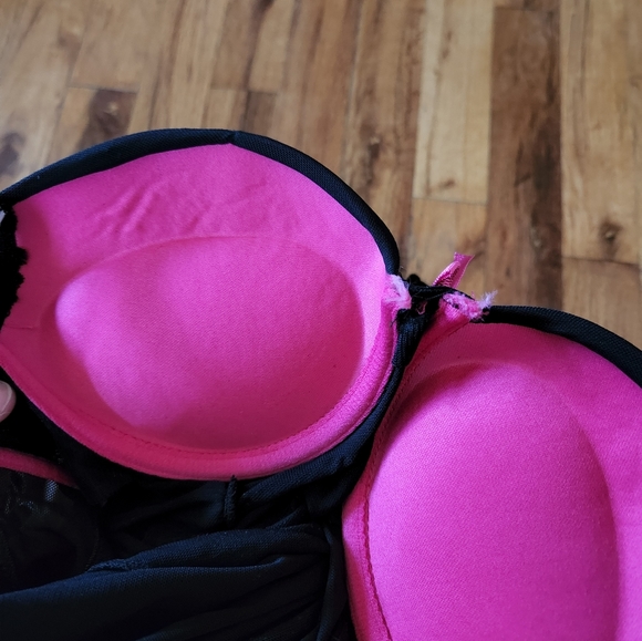 Pretty pink and black lingerie top with zebra straps. - Picture 8 of 8